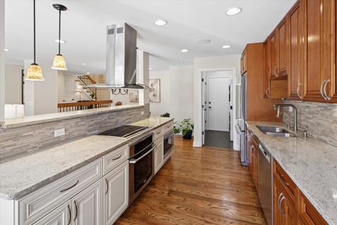 Tiny photo for 39 The Court of Cobblestone Court, Northbrook, IL 60062 (MLS # 12623518)