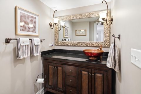 Tiny photo for 39 The Court of Cobblestone Court, Northbrook, IL 60062 (MLS # 12623518)