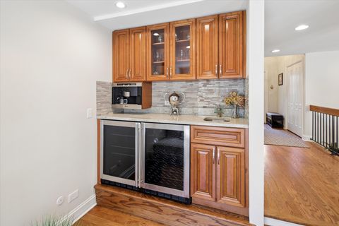 Tiny photo for 39 The Court of Cobblestone Court, Northbrook, IL 60062 (MLS # 12623518)