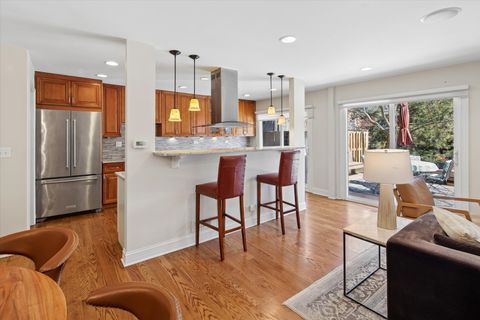 Tiny photo for 39 The Court of Cobblestone Court, Northbrook, IL 60062 (MLS # 12623518)