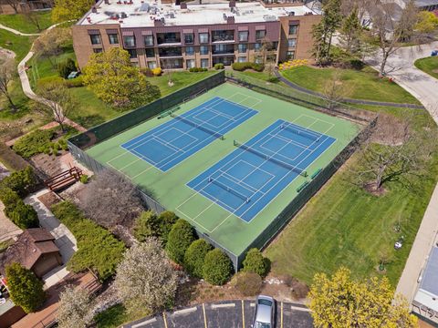 Tiny photo for 39 The Court of Cobblestone Court, Northbrook, IL 60062 (MLS # 12623518)