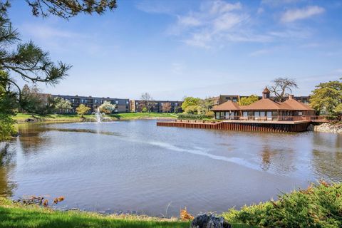 Tiny photo for 39 The Court of Cobblestone Court, Northbrook, IL 60062 (MLS # 12623518)