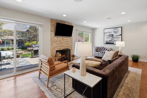 Tiny photo for 39 The Court of Cobblestone Court, Northbrook, IL 60062 (MLS # 12623518)