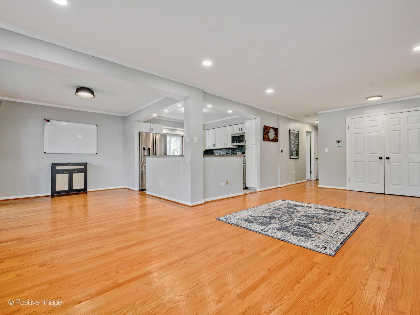 8230 ELMWOOD Avenue 102