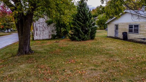Tiny photo for 300 N Axtel Avenue, Milford, IL 60953 (MLS # 12501330)