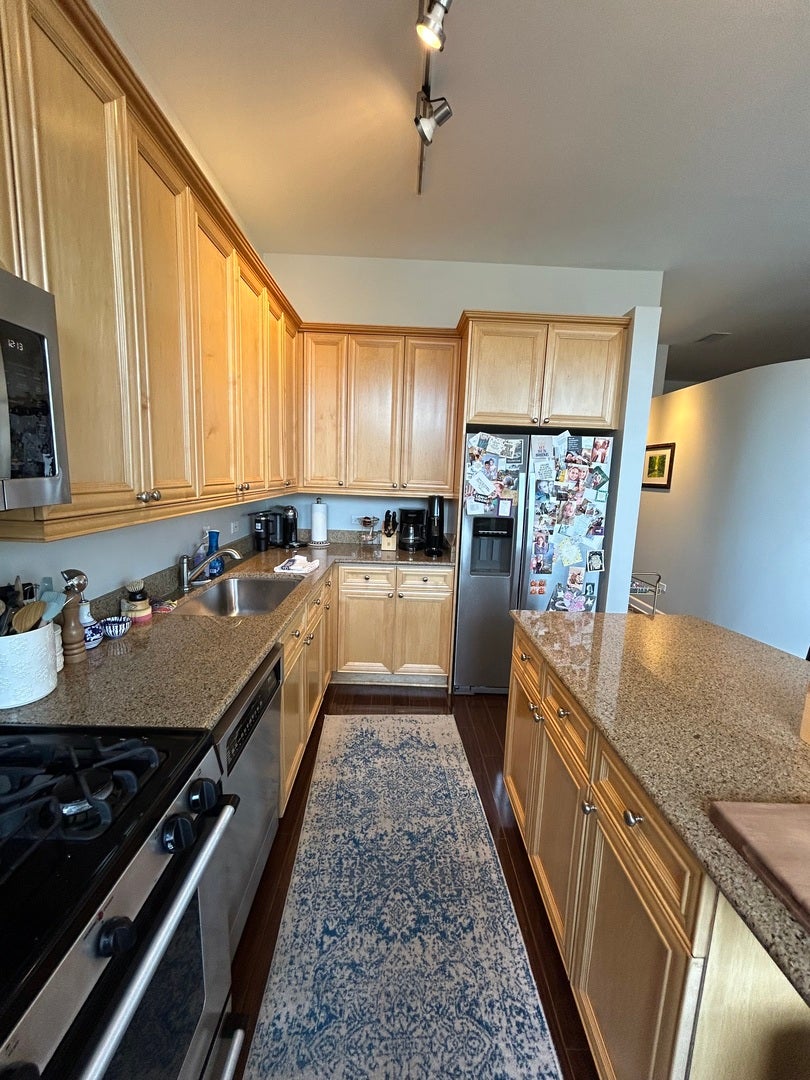 15 S Throop Street 506