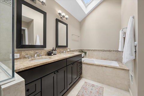 Tiny photo for 2452 N Janssen Avenue, Chicago, IL 60614 (MLS # 12709204)