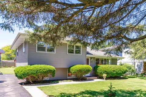Tiny photo for 1407 Washington Street, Lake In The Hills, IL 60156 (MLS # 12677350)