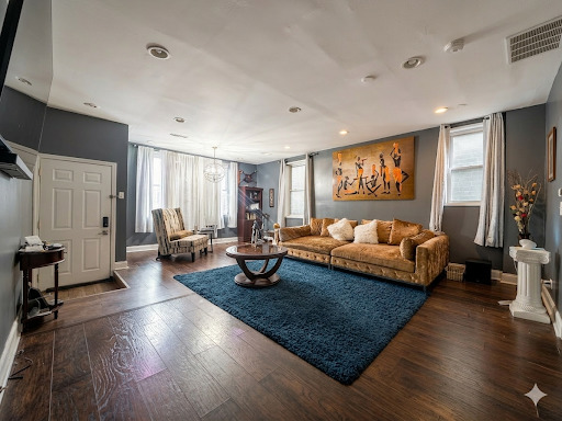 4829 S CHAMPLAIN Avenue