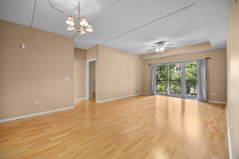 Tiny photo for 819 Graceland Avenue #204, Des Plaines, IL 60016 (MLS # 12671248)