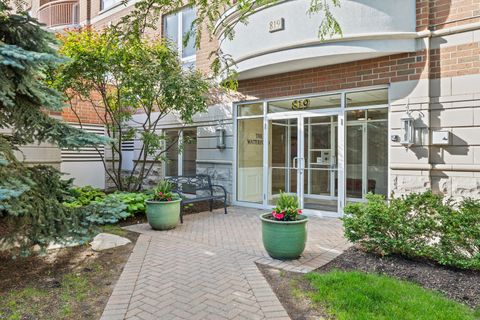 Tiny photo for 819 Graceland Avenue #204, Des Plaines, IL 60016 (MLS # 12671248)