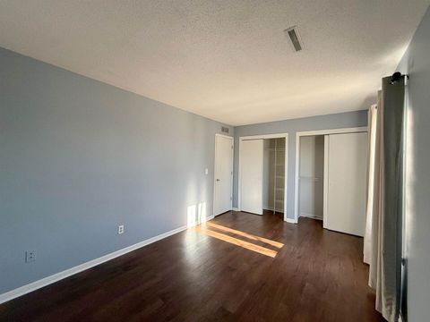 Tiny photo for 760 E Iowa St Street #2A, Eldridge, IA 52748 (MLS # 100000582)