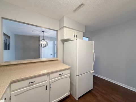 Tiny photo for 760 E Iowa St Street #2A, Eldridge, IA 52748 (MLS # 100000582)