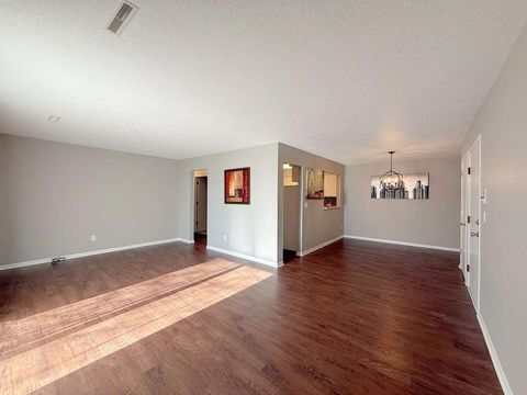 Tiny photo for 760 E Iowa St Street #2A, Eldridge, IA 52748 (MLS # 100000582)