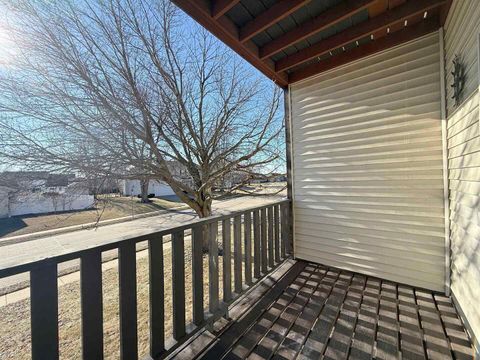 Tiny photo for 760 E Iowa St Street #2A, Eldridge, IA 52748 (MLS # 100000582)