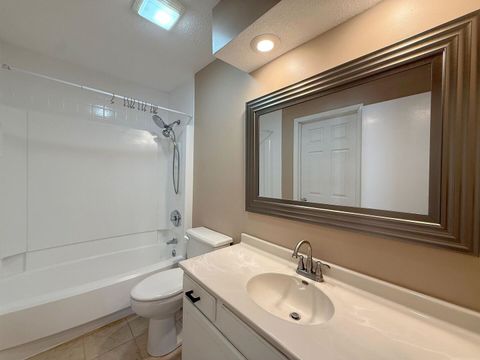 Tiny photo for 760 E Iowa St Street #2A, Eldridge, IA 52748 (MLS # 100000582)