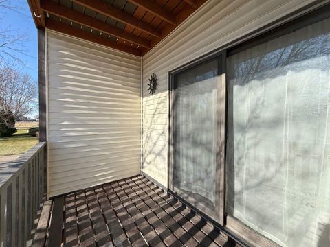 Tiny photo for 760 E Iowa St Street #2A, Eldridge, IA 52748 (MLS # 100000582)