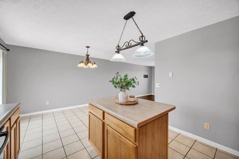 Tiny photo for 6 Fuller Court, Bloomington, IL 61705 (MLS # 12606958)