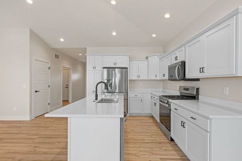 Tiny photo for 1 FRANK Court, Le Claire, IA 52753 (MLS # 12550570)