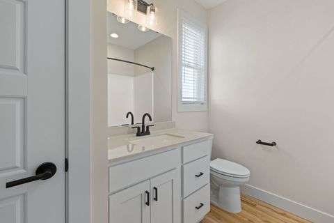 Tiny photo for 1 FRANK Court, Le Claire, IA 52753 (MLS # 12550570)