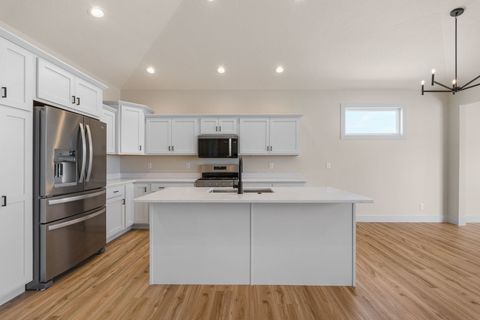 Tiny photo for 1 FRANK Court, Le Claire, IA 52753 (MLS # 12550570)