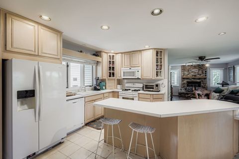 Tiny photo for 1440 Dennison Road, Hoffman Estates, IL 60169 (MLS # 12469977)