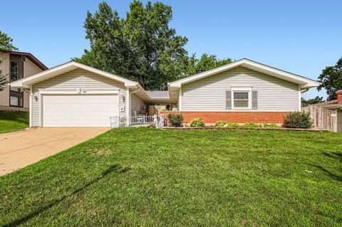Photo of 1440 Dennison Road, Hoffman Estates, IL 60169 (MLS # 12469977)