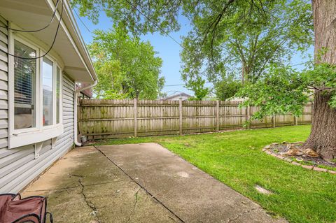 Tiny photo for 1440 Dennison Road, Hoffman Estates, IL 60169 (MLS # 12469977)