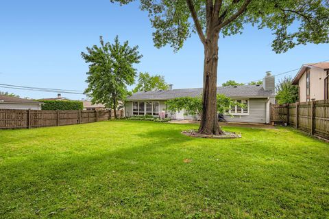 Tiny photo for 1440 Dennison Road, Hoffman Estates, IL 60169 (MLS # 12469977)
