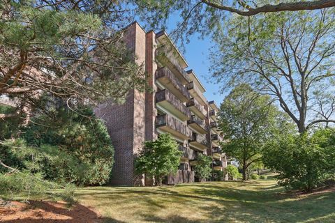 Tiny photo for 920 Vose Drive #106, Gurnee, IL 60031 (MLS # 12479728)