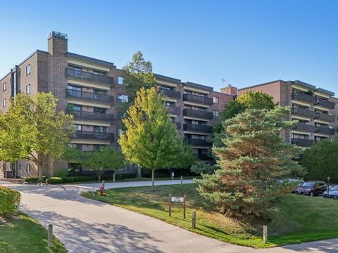 Photo of 920 Vose Drive #106, Gurnee, IL 60031 (MLS # 12479728)