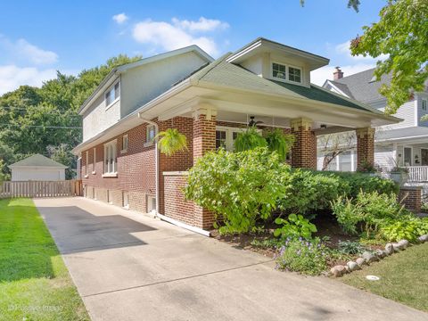 A home in La Grange Park