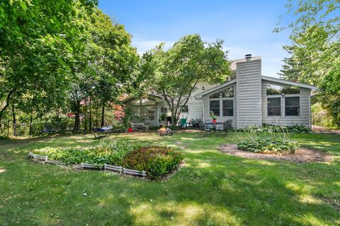 Tiny photo for 910 Division Street, Barrington, IL 60010 (MLS # 12463301)