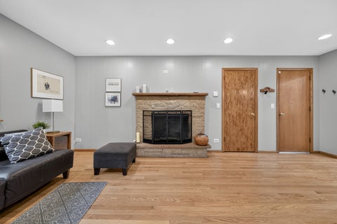 Tiny photo for 16 Falkirk Road, Hawthorn Woods, IL 60047 (MLS # 12682647)