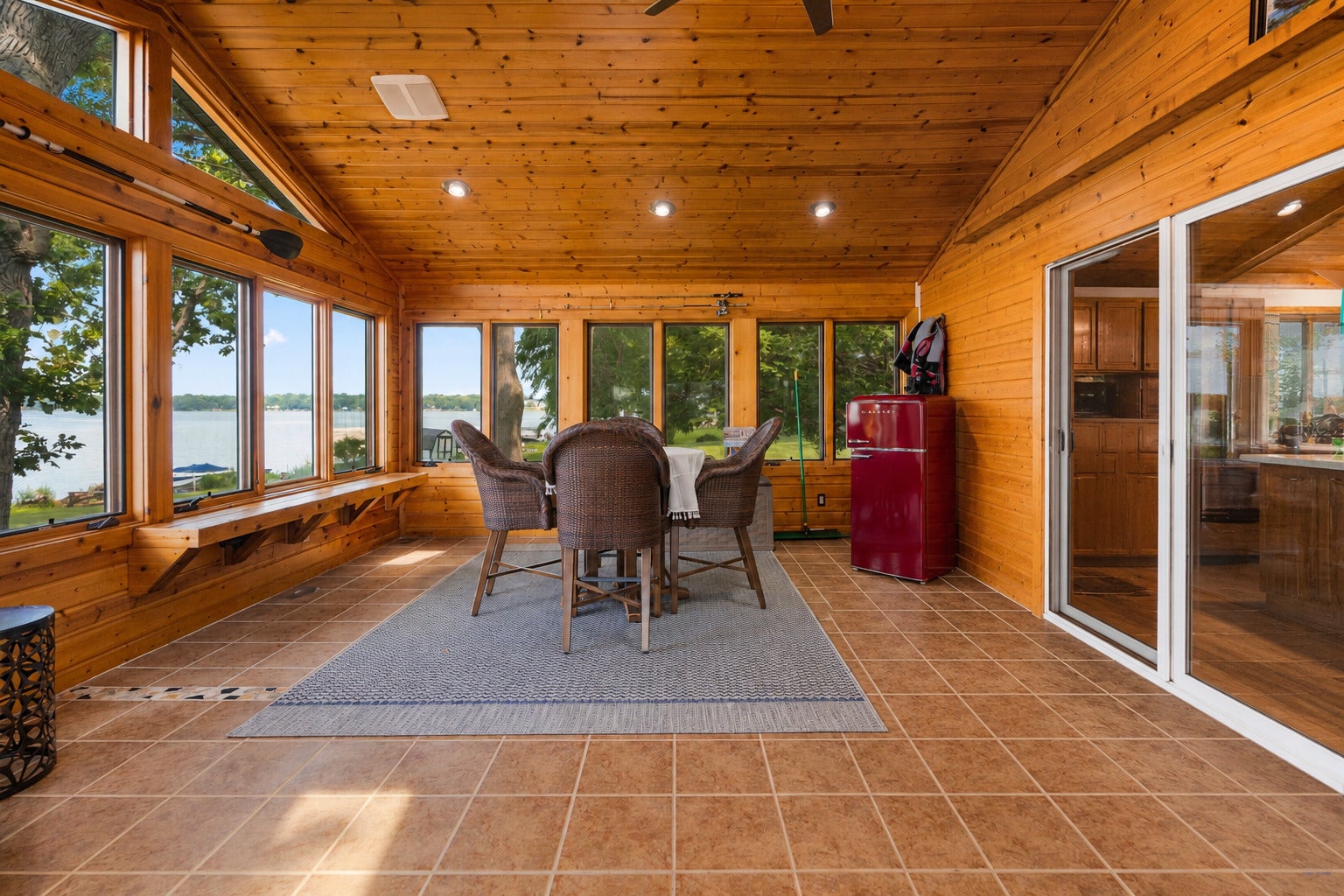 4122 W Lake Shore Drive