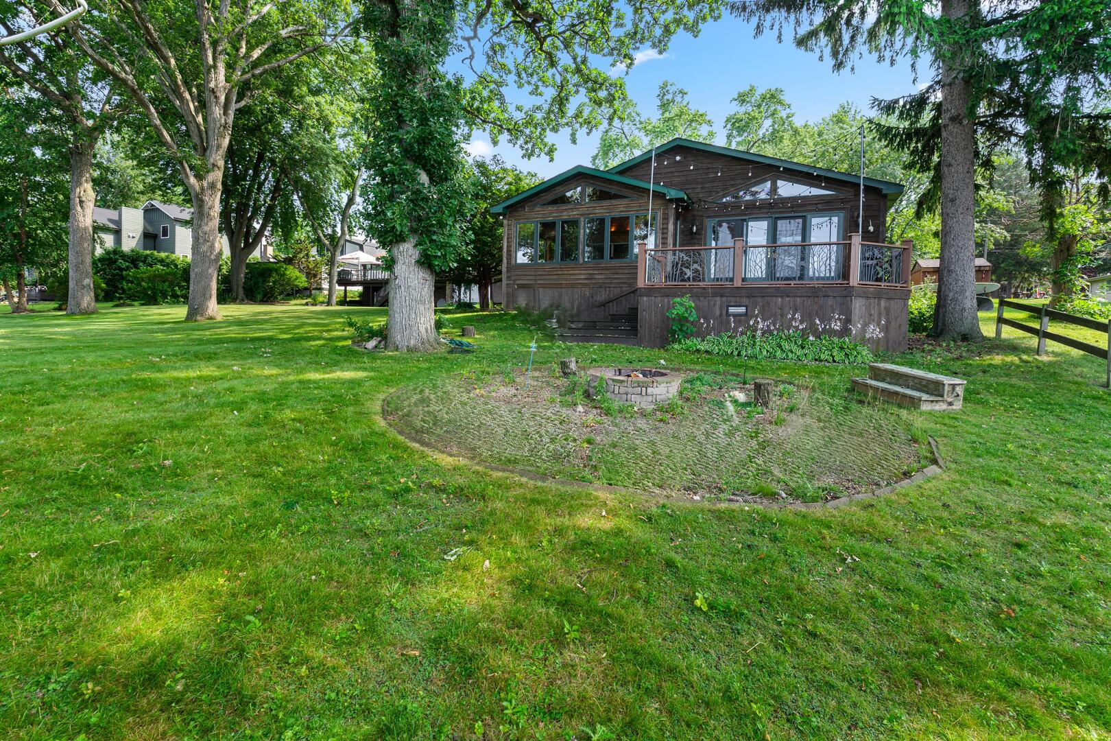 4122 W Lake Shore Drive