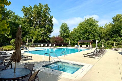 Tiny photo for 1870 Hampshire Drive, Hoffman Estates, IL 60192 (MLS # 12620690)