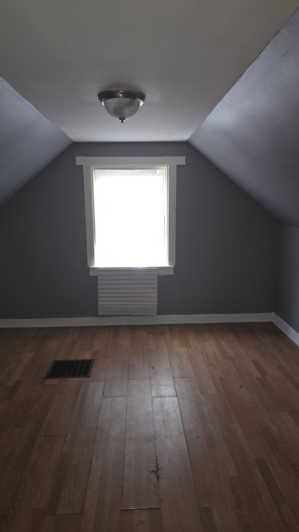 10221 S Hoxie Avenue