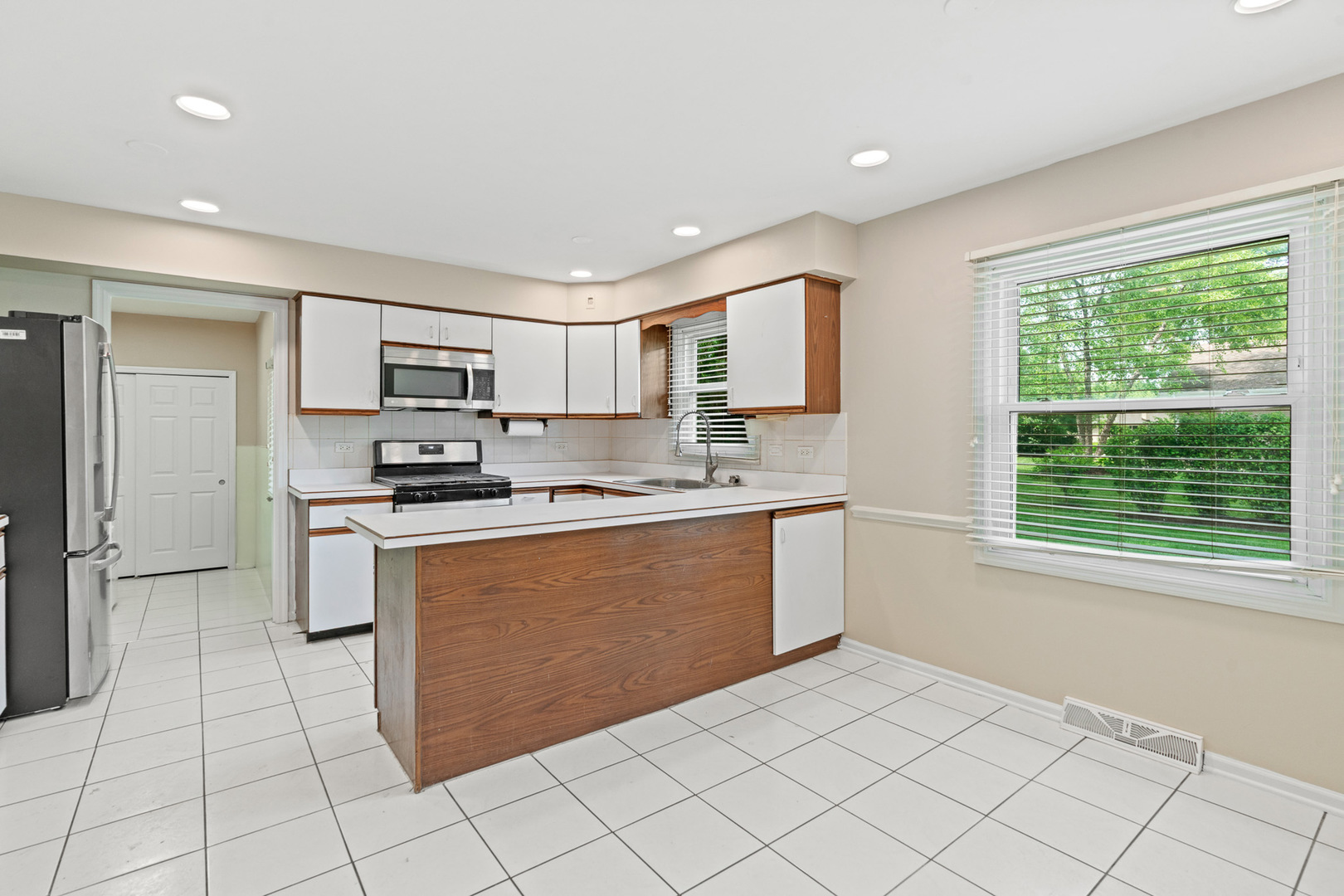 827 W Sandpiper Court
