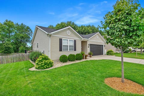 Tiny photo for 2911 Breezewood Boulevard, Bloomington, IL 61704 (MLS # 12696613)