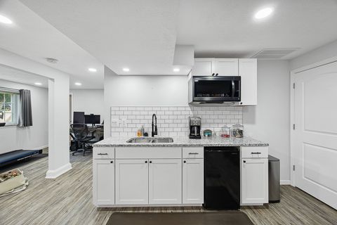 Tiny photo for 2911 Breezewood Boulevard, Bloomington, IL 61704 (MLS # 12696613)