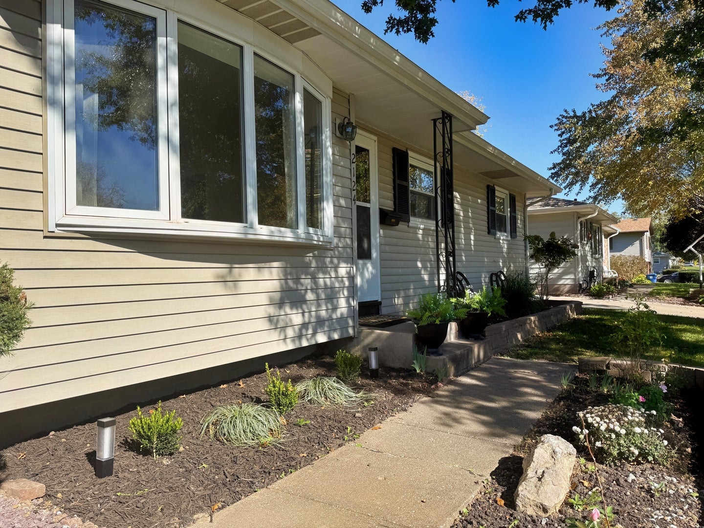 2124 W 38th Street