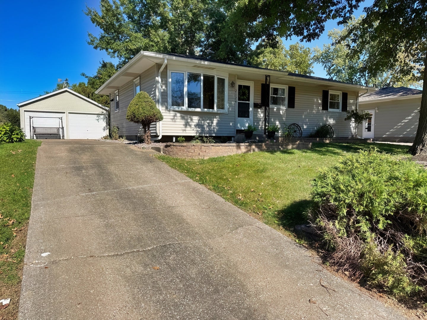 2124 W 38th Street