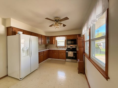 Tiny photo for 2124 W 38th Street, Davenport, IA 52806 (MLS # 12791538)