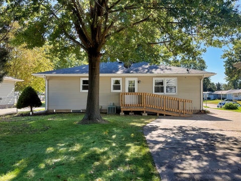 Tiny photo for 2124 W 38th Street, Davenport, IA 52806 (MLS # 12791538)