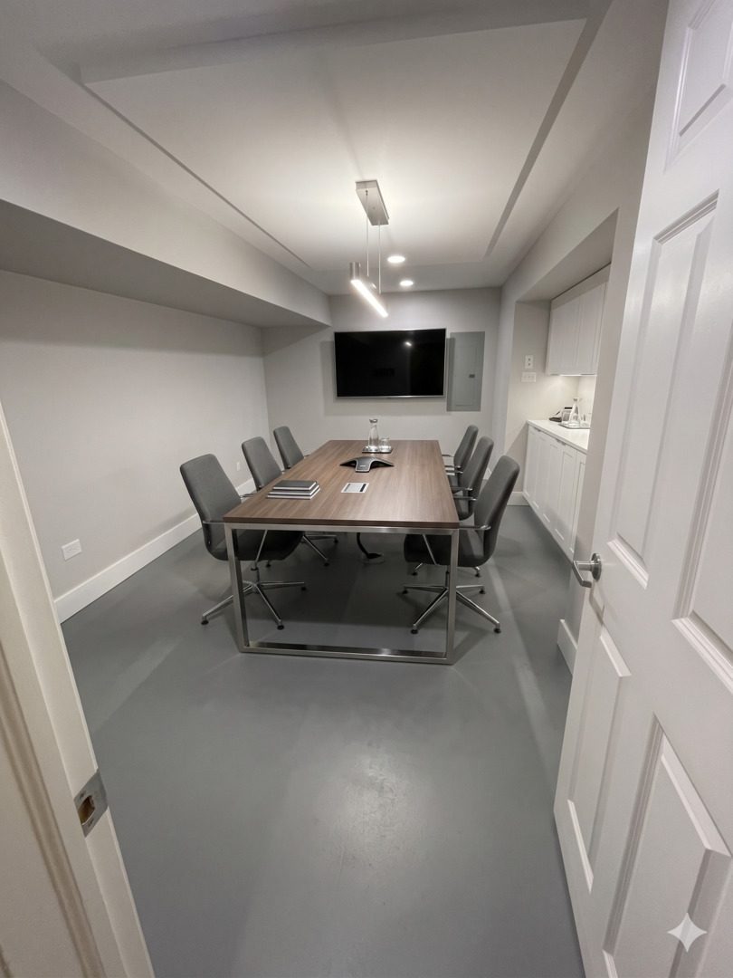 2816 N Lincoln Avenue Basement