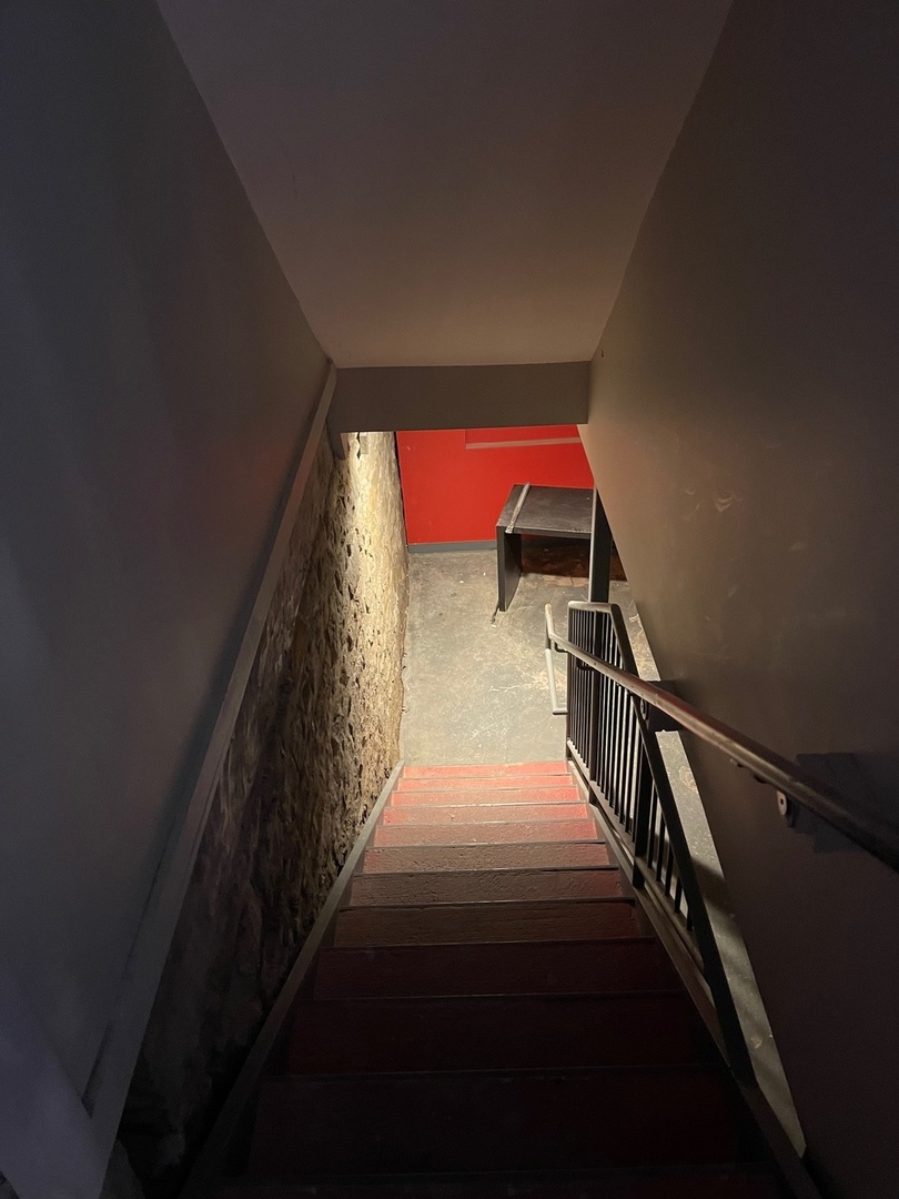 2816 N Lincoln Avenue Basement