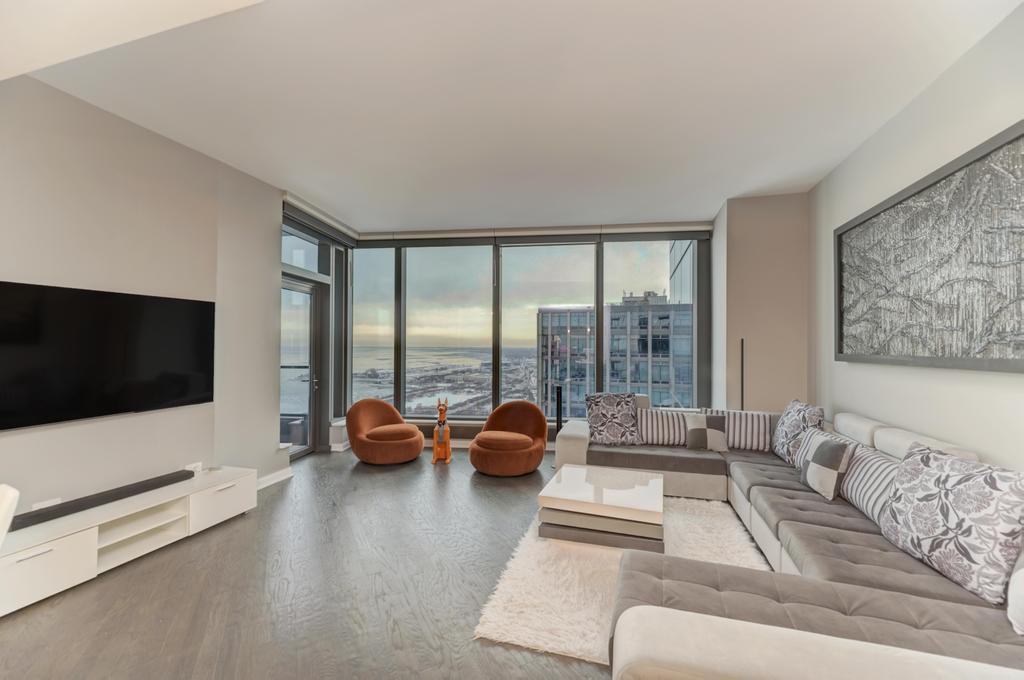 60 E Monroe Street 5103