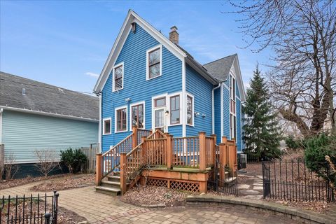 Tiny photo for 921 Madison Street, Evanston, IL 60202 (MLS # 12549370)