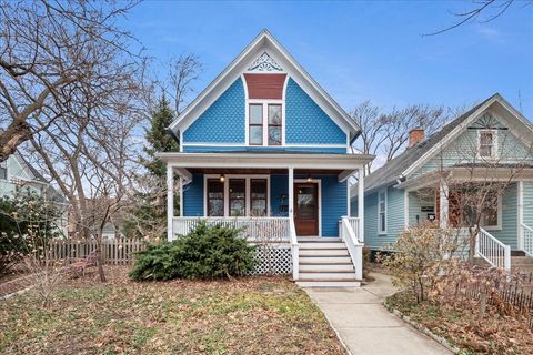 Tiny photo for 921 Madison Street, Evanston, IL 60202 (MLS # 12549370)